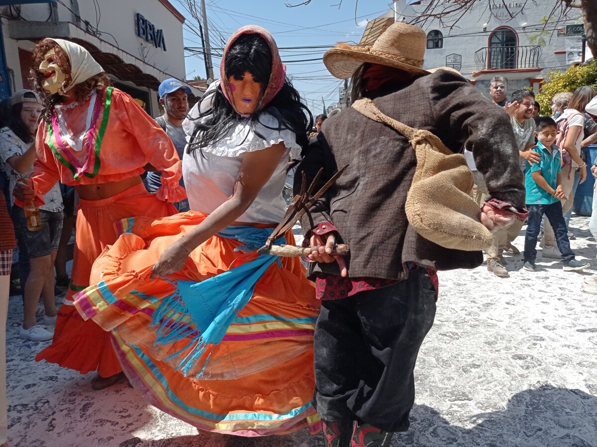 Los bailes de las sayacas se realizaron de inicio a fin del recorrido. Foto: D. Arturo Ortega.
