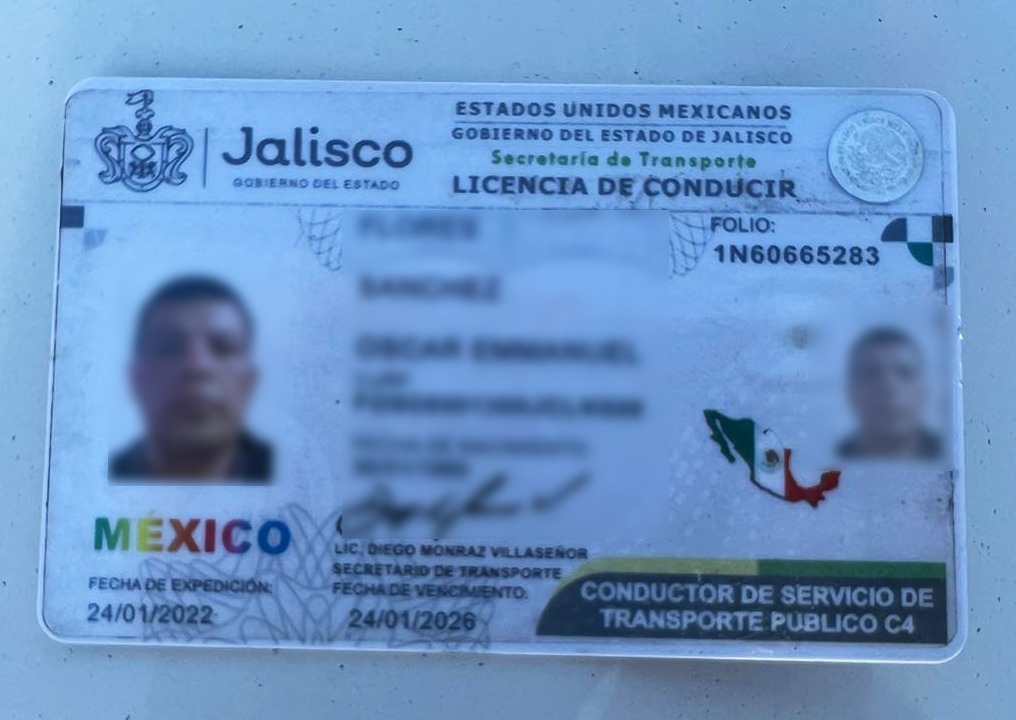 Documento apócrifo asegurado al conductor. Foto: Fiscalía de Jalisco. 