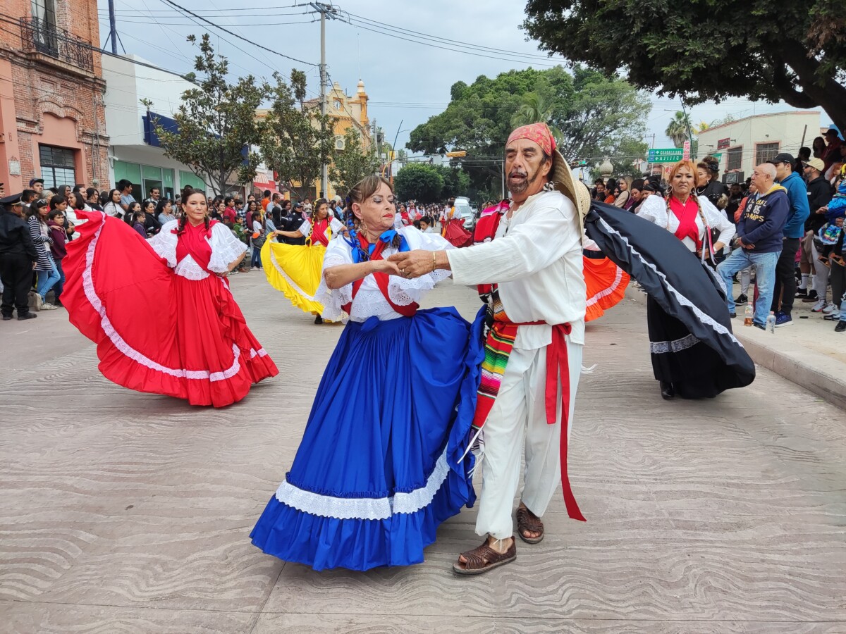 El grupo de la tercera edad del DIF participó con una demostración de bailes regionales. Foto: Jazmín Stengel.