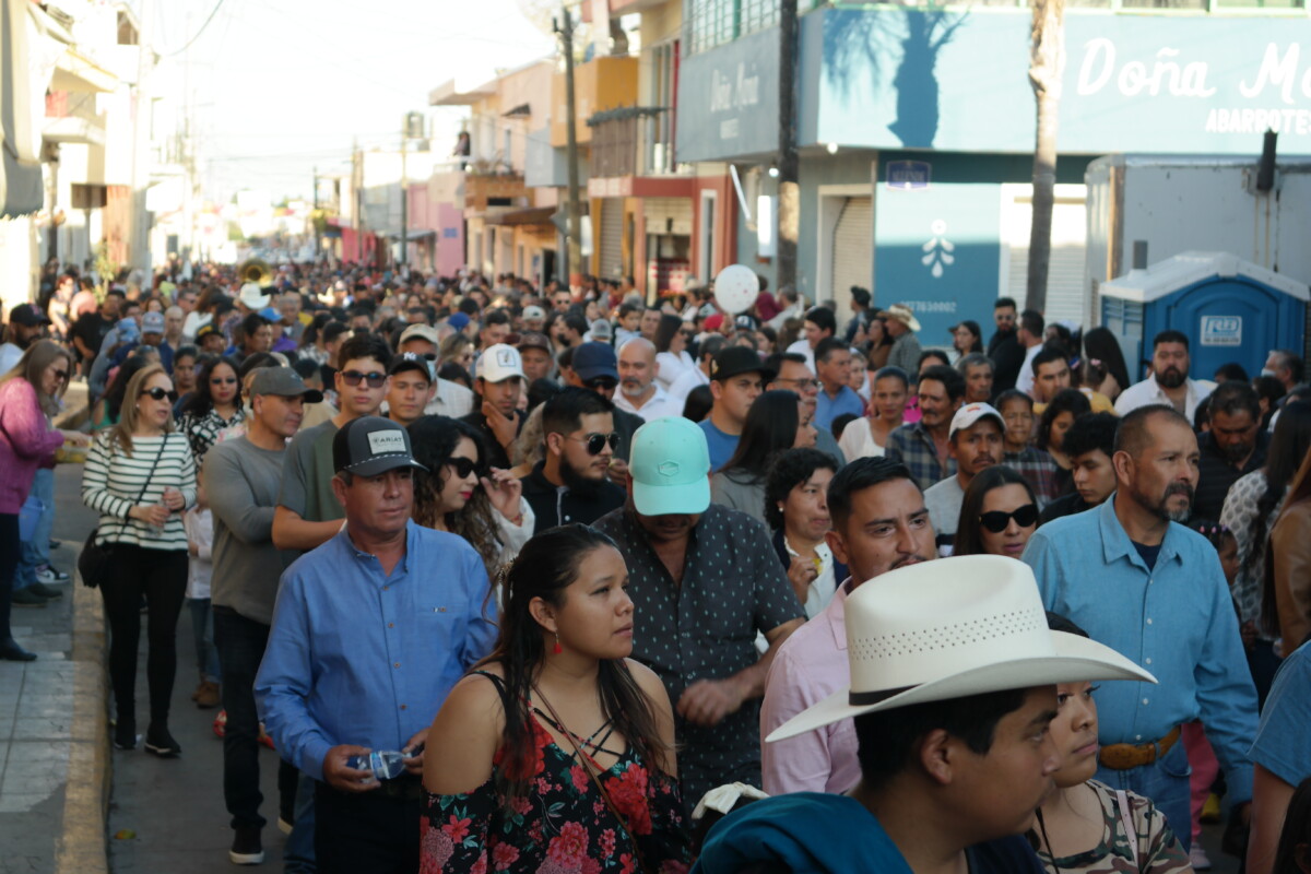 Un “mar de gente” invadió las calles de Jocotepec para demostrar su fé en el Señor del Monte. Foto: Armando Esquivel.