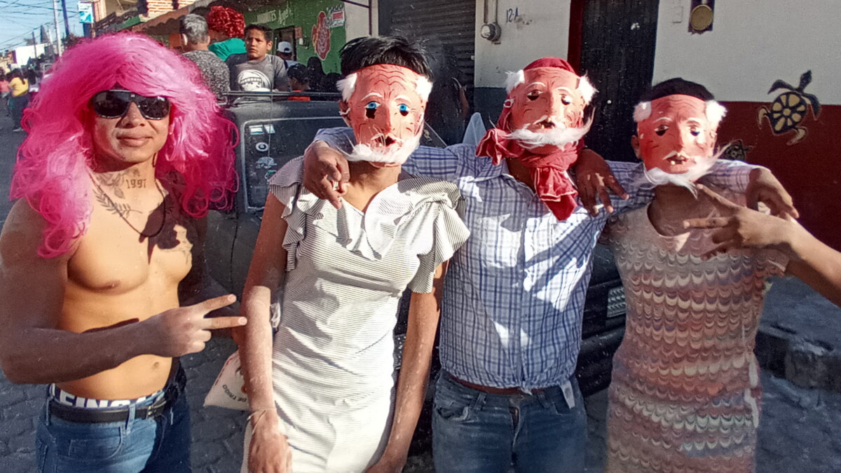 Diversos tipos de máscaras fueron utilizadas por los participantes en el martes de carnaval. Foto: Armando Esquivel.