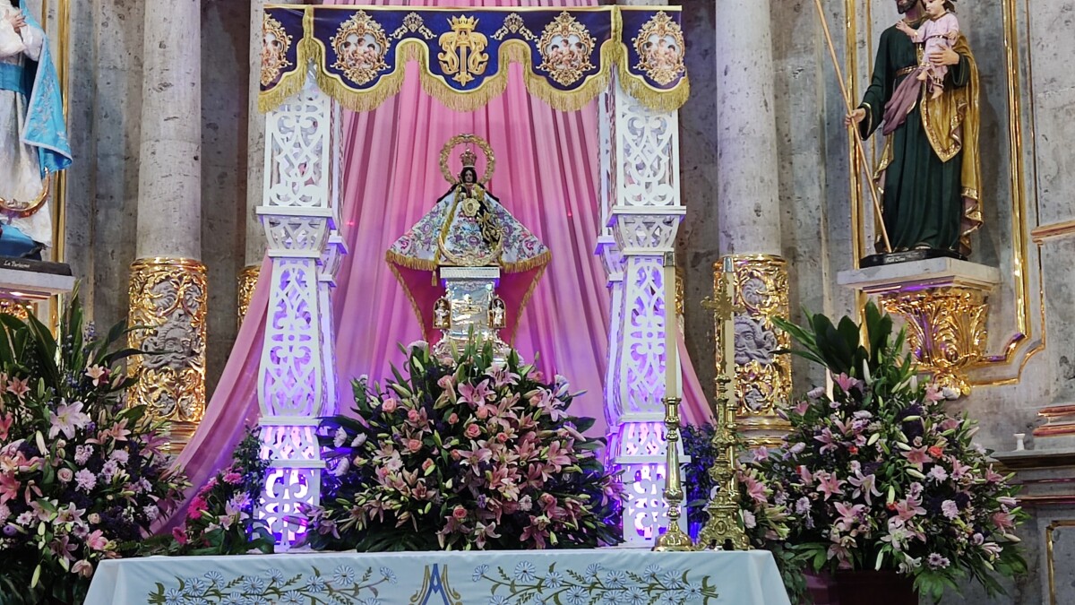 La imagen de la Generala, permaneció en el retablo parroquial hasta luego de la celebración de la misa de despedida que finalizó alrededor de las 5:00 de la tarde del 10 de julio.