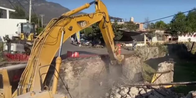 Construyen puente en Zapotitán de Hidalgo