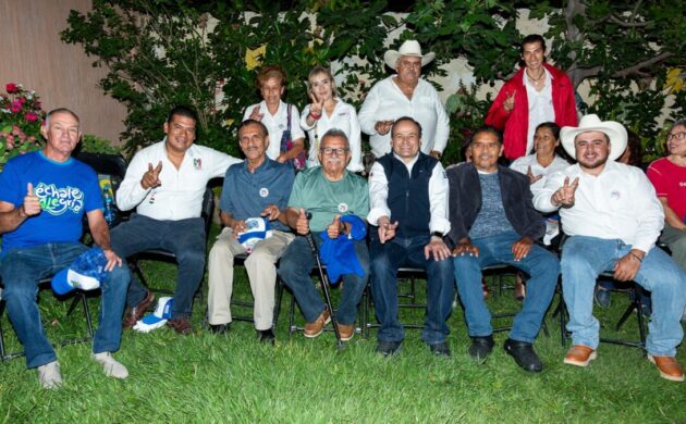 Se reúne Alejandro Aguirre con líderes y simpatizantes priístas 