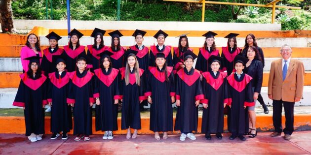 Celebran su graduación 73 alumnos del Instituto Terranova 