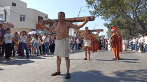 Dimas y Gestas, nombres que se les dieron a los dos ladrones que fueron sentenciados junto con Jesús para morir en una cruz. Foto: Armando Esquivel.