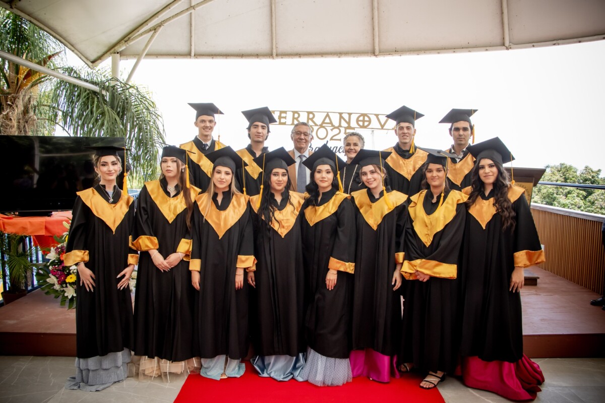 Graduados de Bachillerato de la generación 2022 – 2025. Foto: Luilli Varón.