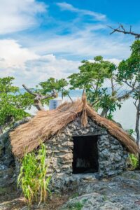 El Xiriki  es una estructura elaborada de piedra y zacatón, ubicada en el Lugar Sagrado de Xapawiyemeta, en la Isla de los Alacranes del Lago de Chapala. Foto: Cortesía. 