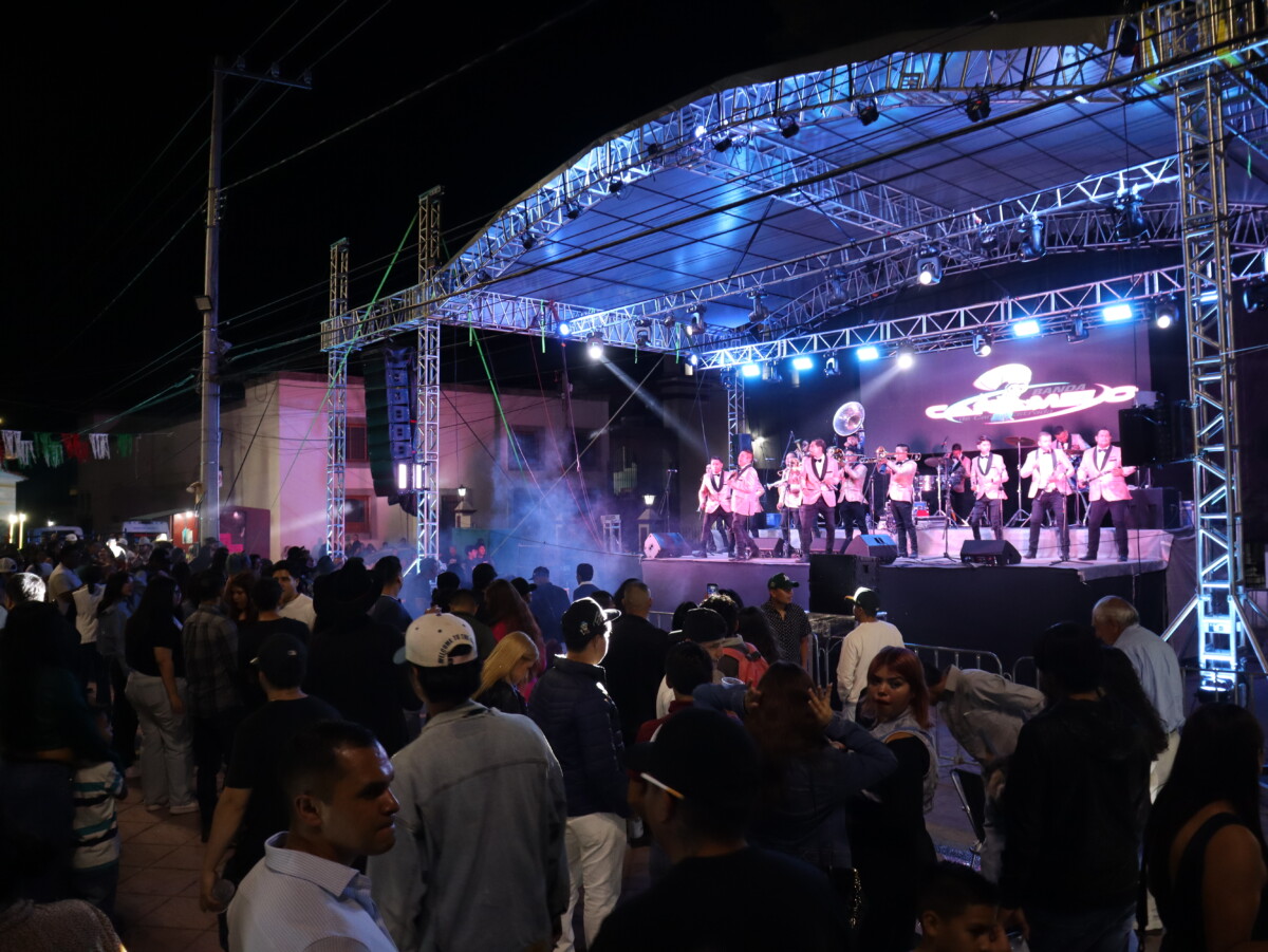 Fue la Banda Caramelo quien amenizó el baile popular. Foto: Sofía Medeles.