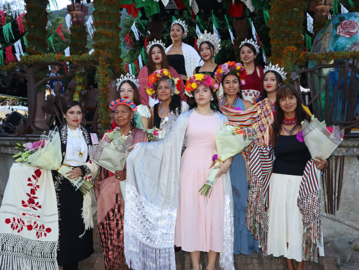 Reinas del Rebozo; Reina y princesas Fiestas Patrias. Foto: Sofía Medeles.