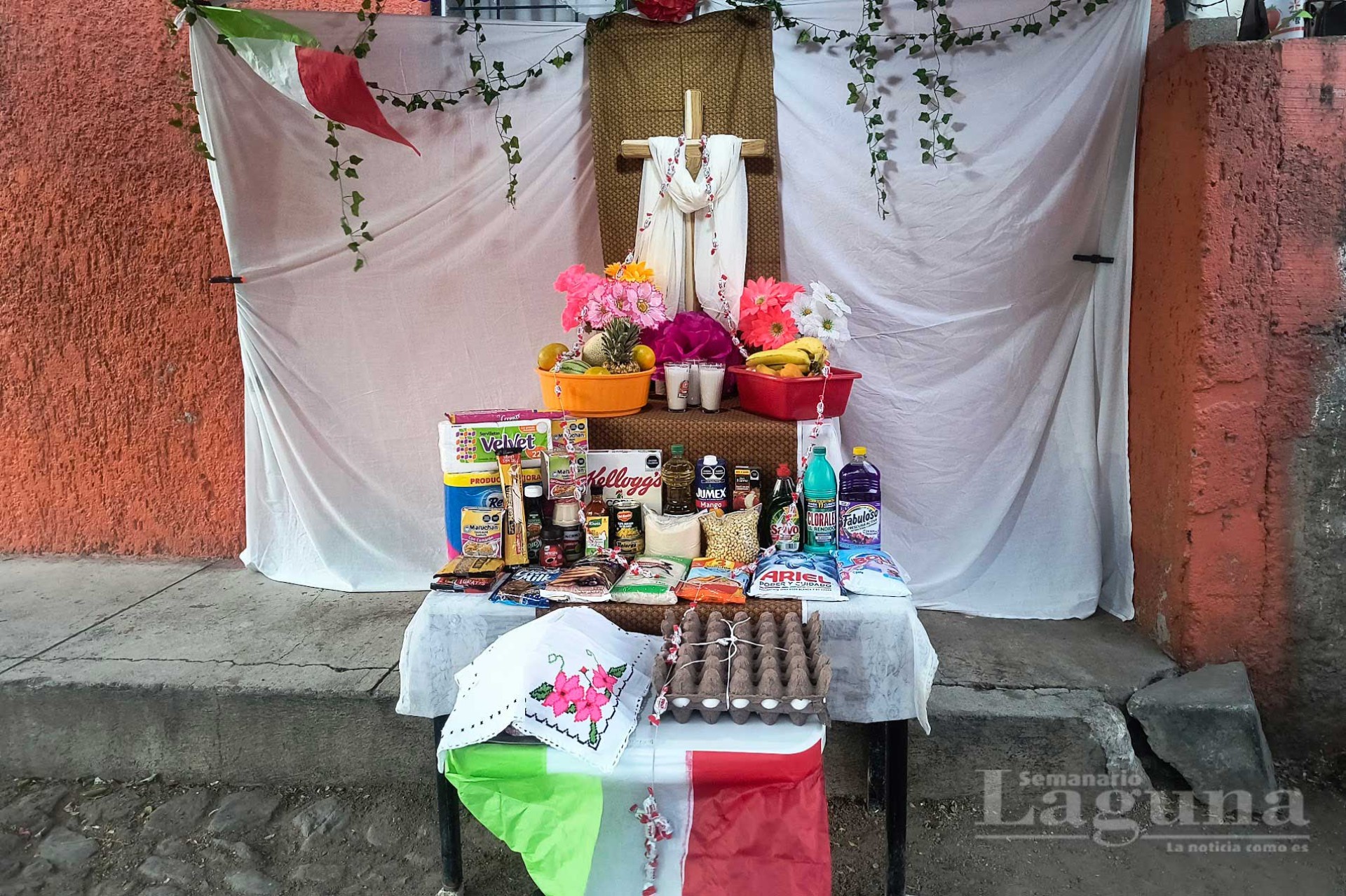 Foto-3--Dia-de-la-Cruz-en-Ajijic-2026-_Barrio-de-San-Sebatian--(1).jpg