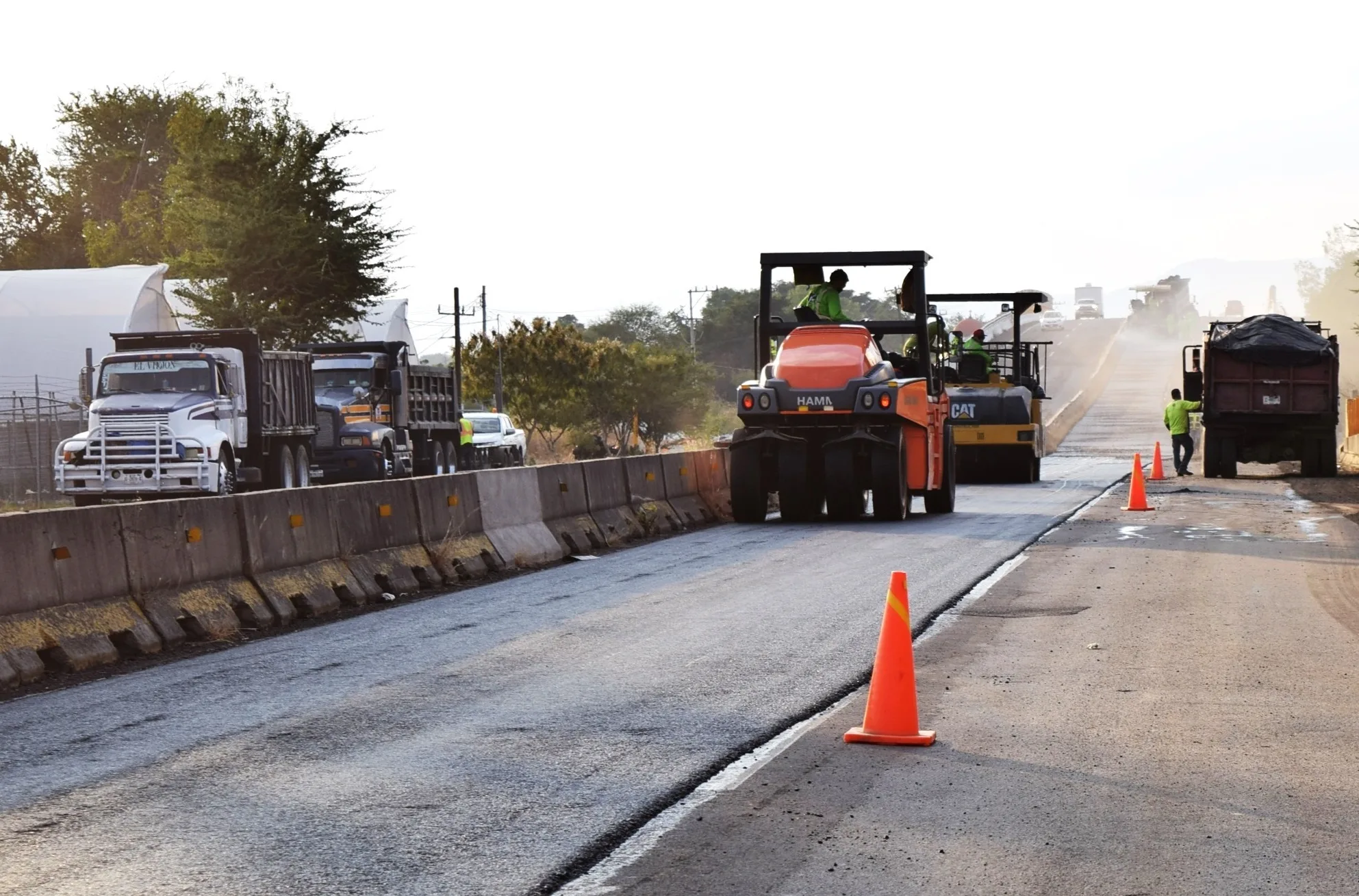 Los trabajos buscan mejorar la seguridad y las condiciones de circulación en vialidades estratégicas del estado. Foto: Cortesía.