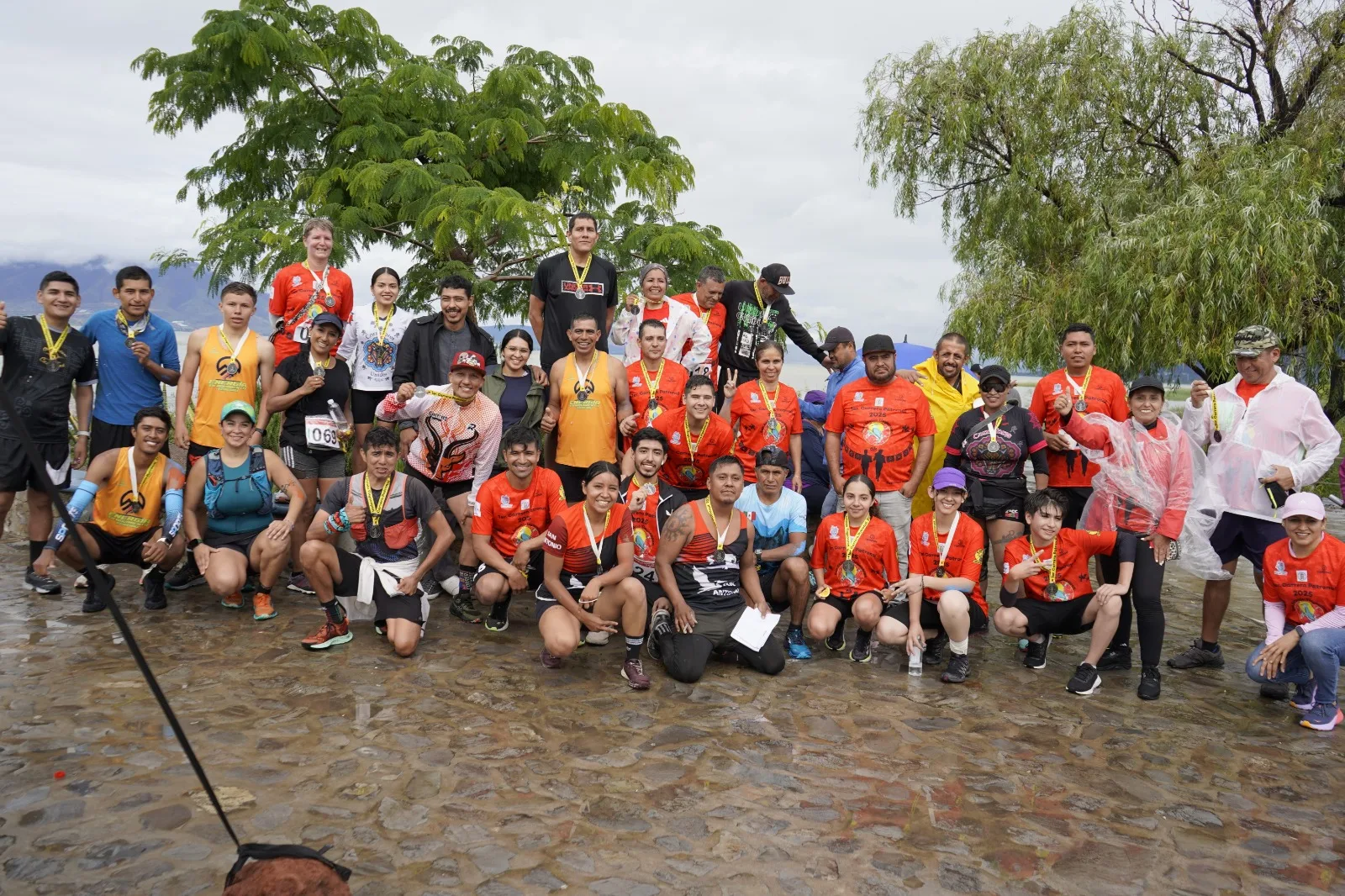 Corredores locales y visitantes durante la competencia del año pasado; la convocatoria para la edición 2026 ya se encuentra disponible en las oficinas de la delegación.