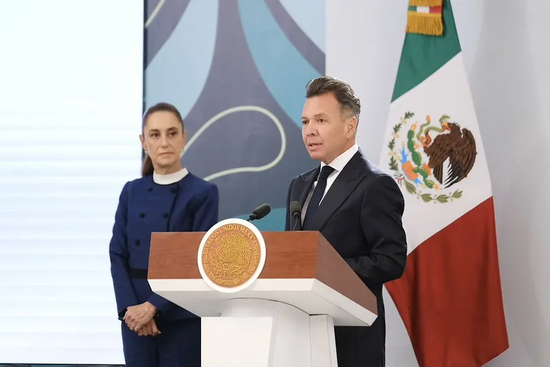 La presidenta Claudia Sheinbaum Pardo y el gobernador de Jalisco, Pablo Lemus Navarro, durante la conferencia de prensa "La Mañanera" celebrada en la entidad.