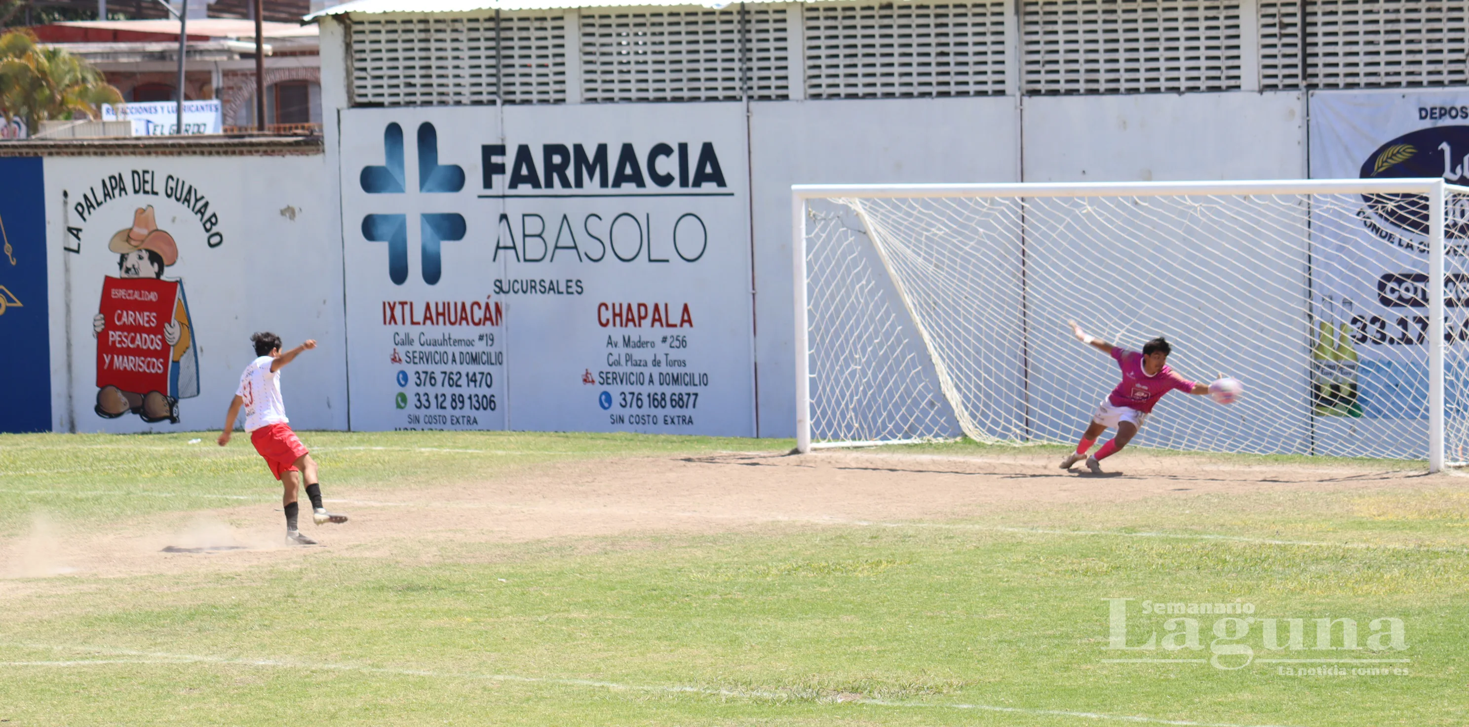 El penal errado por la escuadra de Tala en la muerte súbita selló el triunfo de Chapala en el campo municipal. Foto: D. Arturo Ortega.