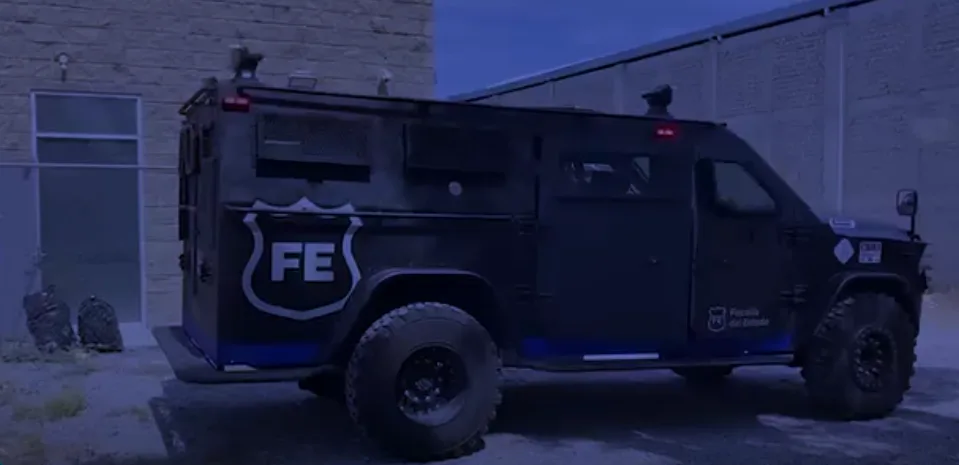 Unidad en la que trasladaron al señalado de secuestro. Foto: Fiscalía Jalisco.