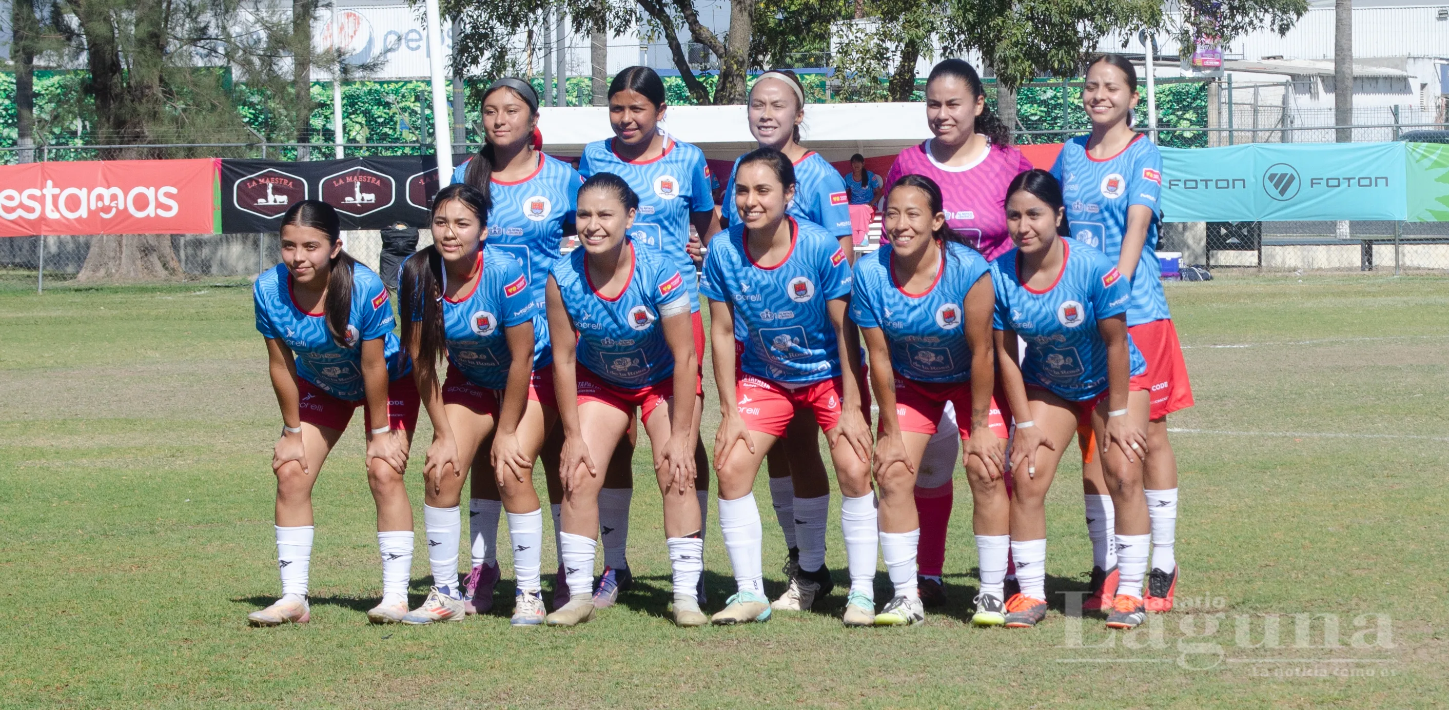 La selección femenil de Chapala en su primer encuentro en la Copa Jalisco. Foto: Gabriel Mendoza.