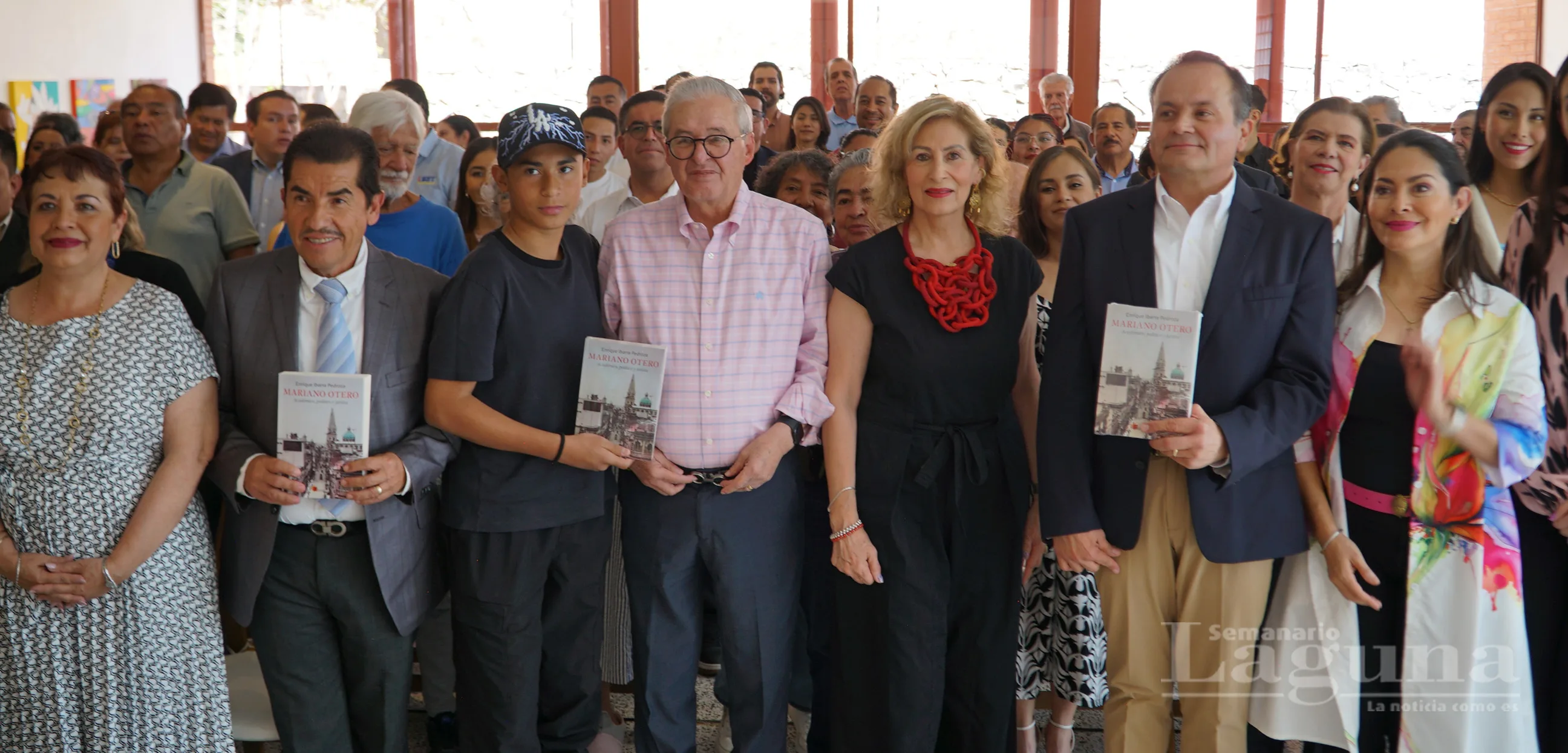 Ibarra y el alcalde Aguirre en la presentación de su obra al CCAR. Foto: María Di Paola Blum.