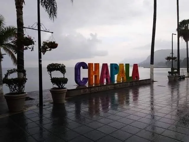 El lunes 30 de marzo se registró lluvia atípica. Malecón de Chapala. Foto: Internet.