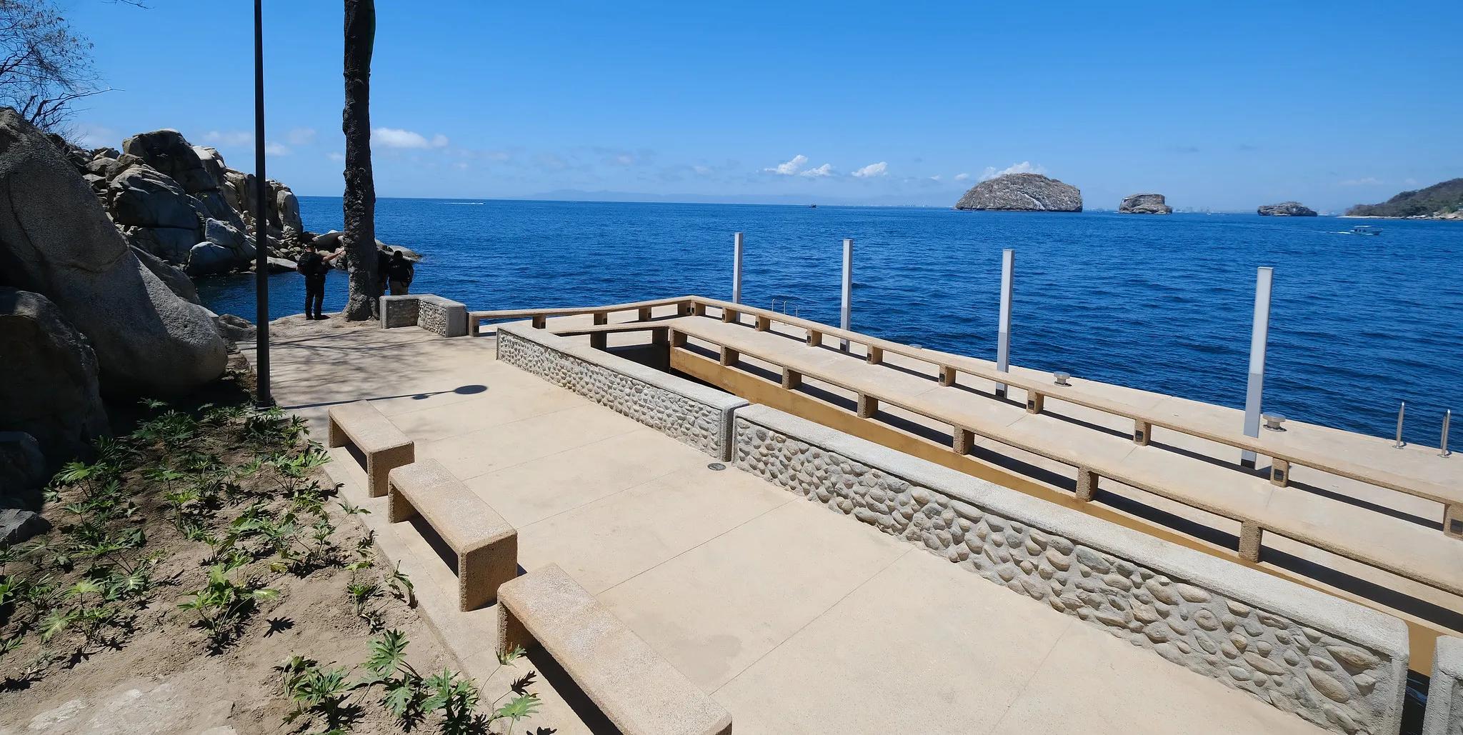 La obra incluye un andador peatonal de 350 metros, que renueva la imagen de la zona turística del municipio. Foto: Gobierno de Jalisco.