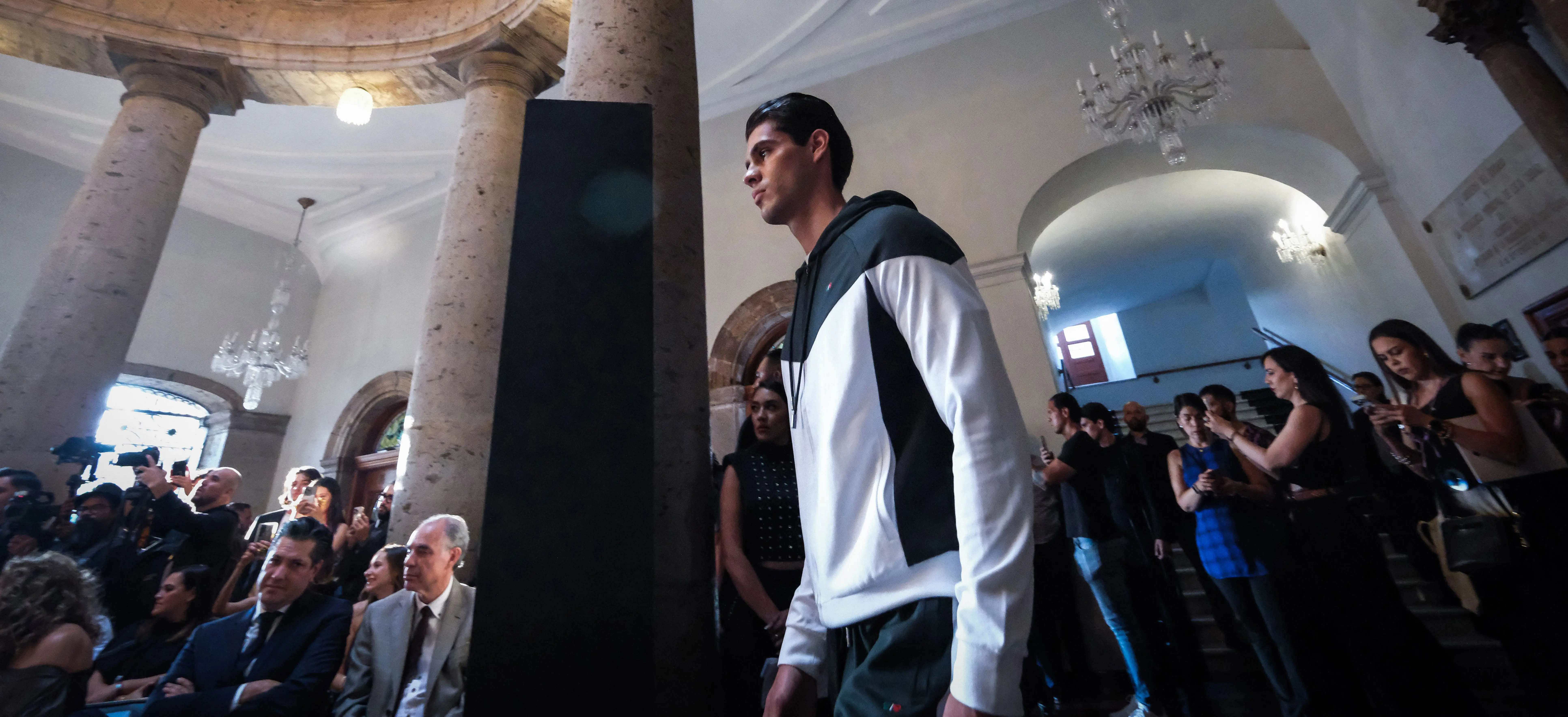 Una de las pasarelas del Volvo Fashion Week México 2026 en el Teatro Degollado. Foto: Cortesía.