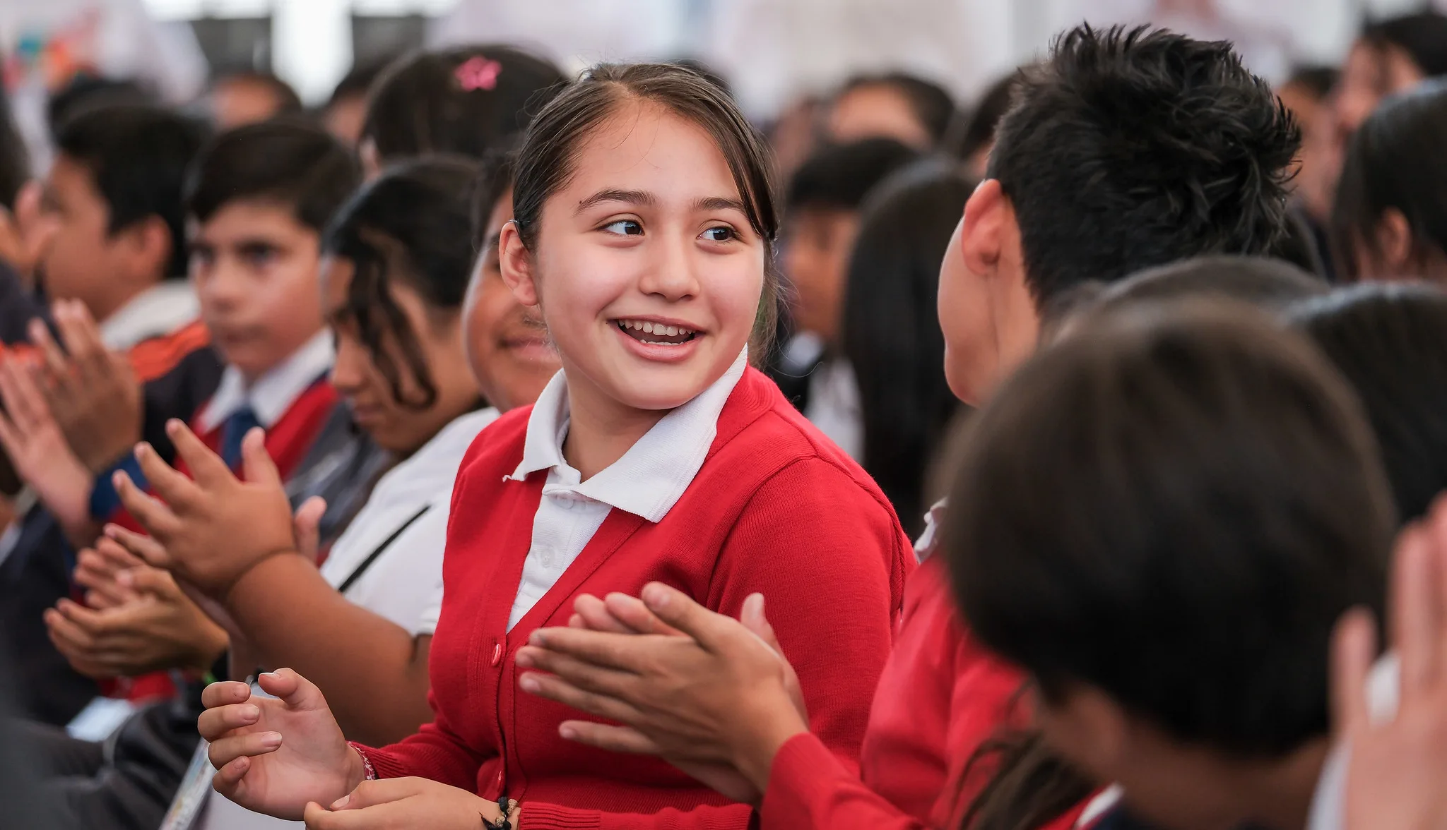 Una estudiante participa en la presentación del programa de transporte público gratuito. Foto: Cortesía.