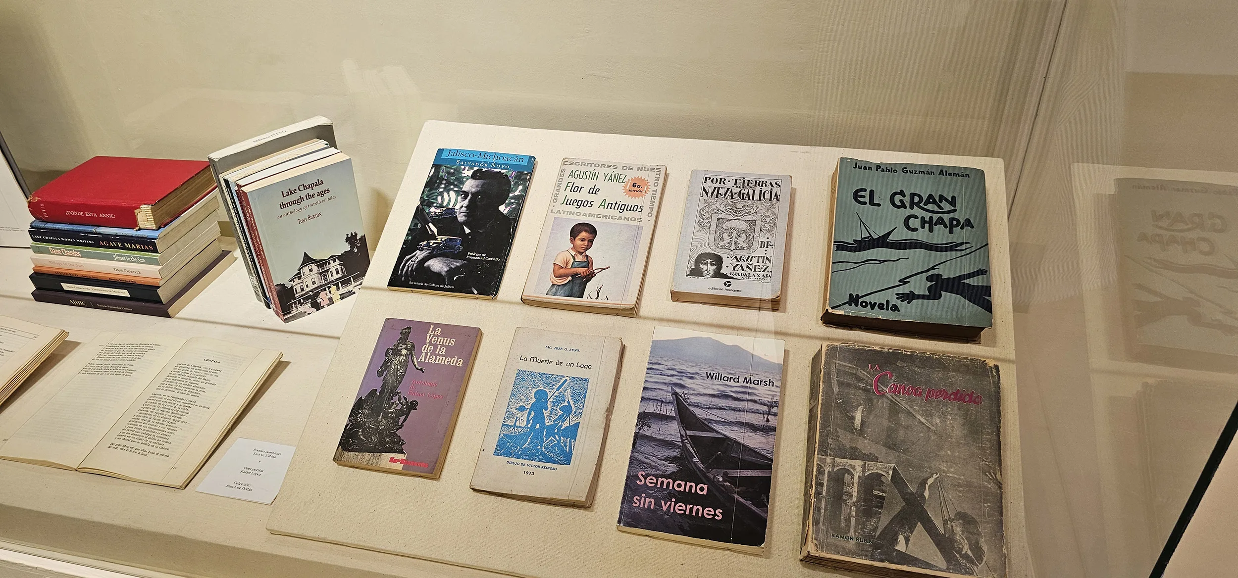 La muestra integra pinturas, fotografías y objetos de 16 colecciones distintas sobre el Lago de Chapala. Foto: ITESO.