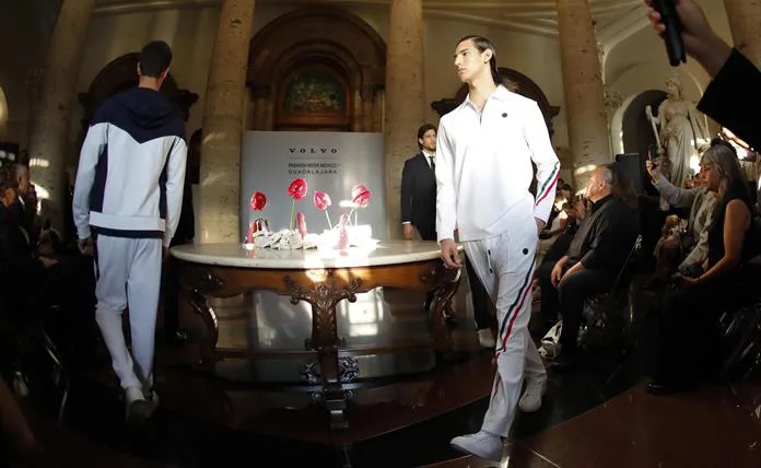 La firma Calderoni presentó el traje oficial que vestirá la Selección Mexicana de Fútbol en el Mundial 2026: Foto: EFE.