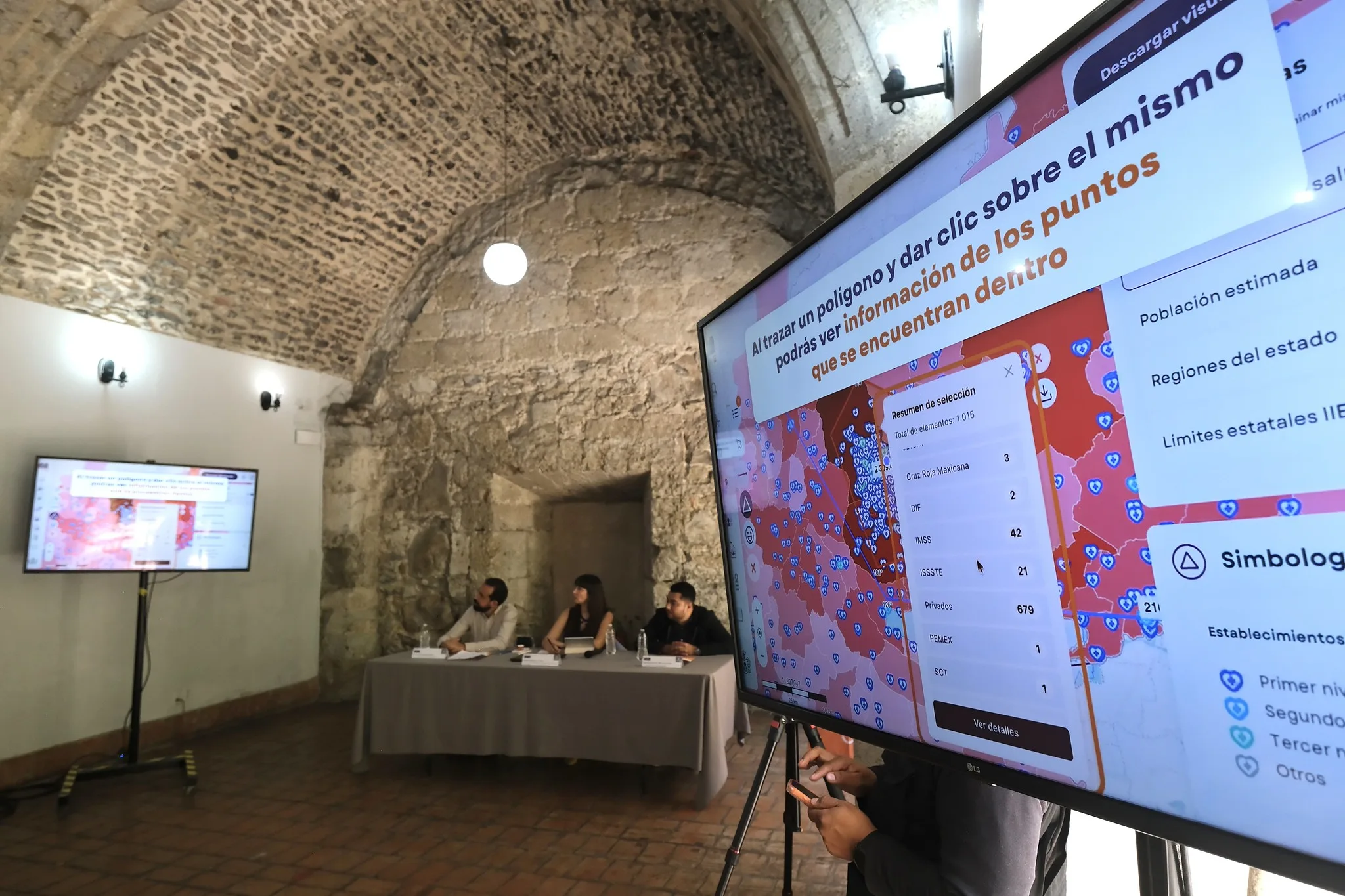 Autoridades durante la presentación de MapaLab. Foto: Gobierno de Jalisco.