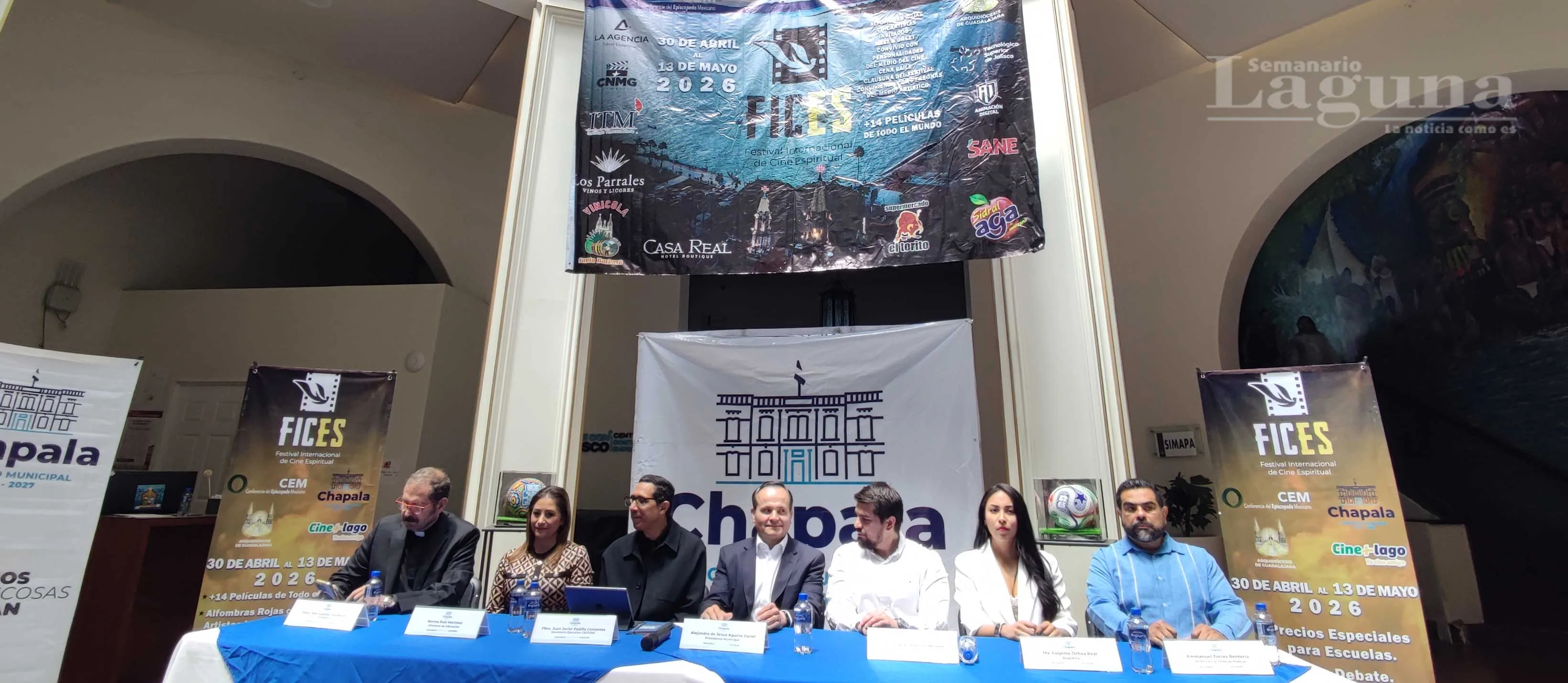 Autoridades municipales, representantes del Episcopado de México y patrocinadores durante la presentación oficial del Festival Internacional de Cine Espiritual (FICES), celebrada este 7 de abril en el edificio municipal. Foto: D. Arturo Ortega.