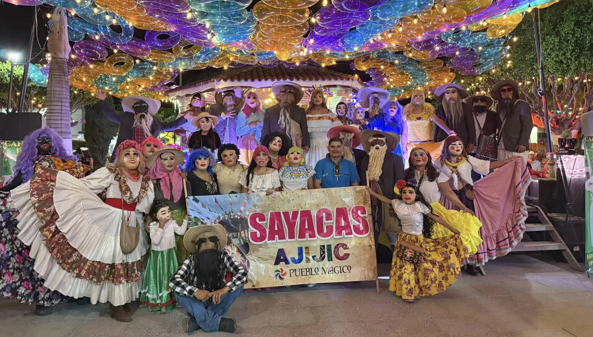 La inauguración de las fiestas patronales de Santa Cruz de la Soledad contó con la participación de las Sayacas de Ajijic. Foto: Cortesía.