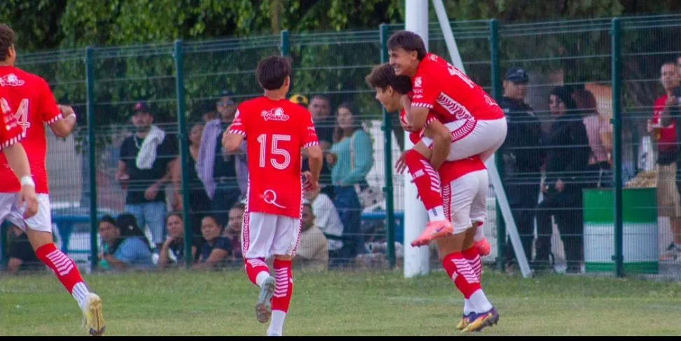Integrantes de los Charales de Chapala celebran su clasificación a los cuartos de final de la liguilla en la Liga TDP. Foto: Cortesía.