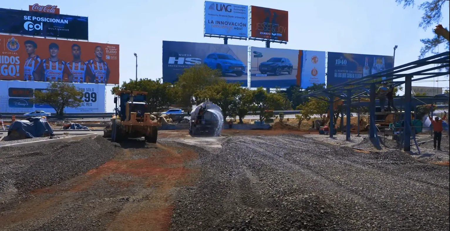 Intervención del espacio destinado al ascenso y descenso de usuarios de transporte por plataforma. Foto: Cortesía.