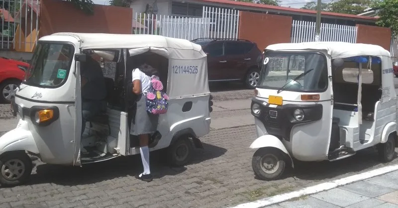 Un mototaxi circula en una zona periférica de Jalisco; buscan regularizar estas unidades en el Congreso estatal. Foto: Cortesía.