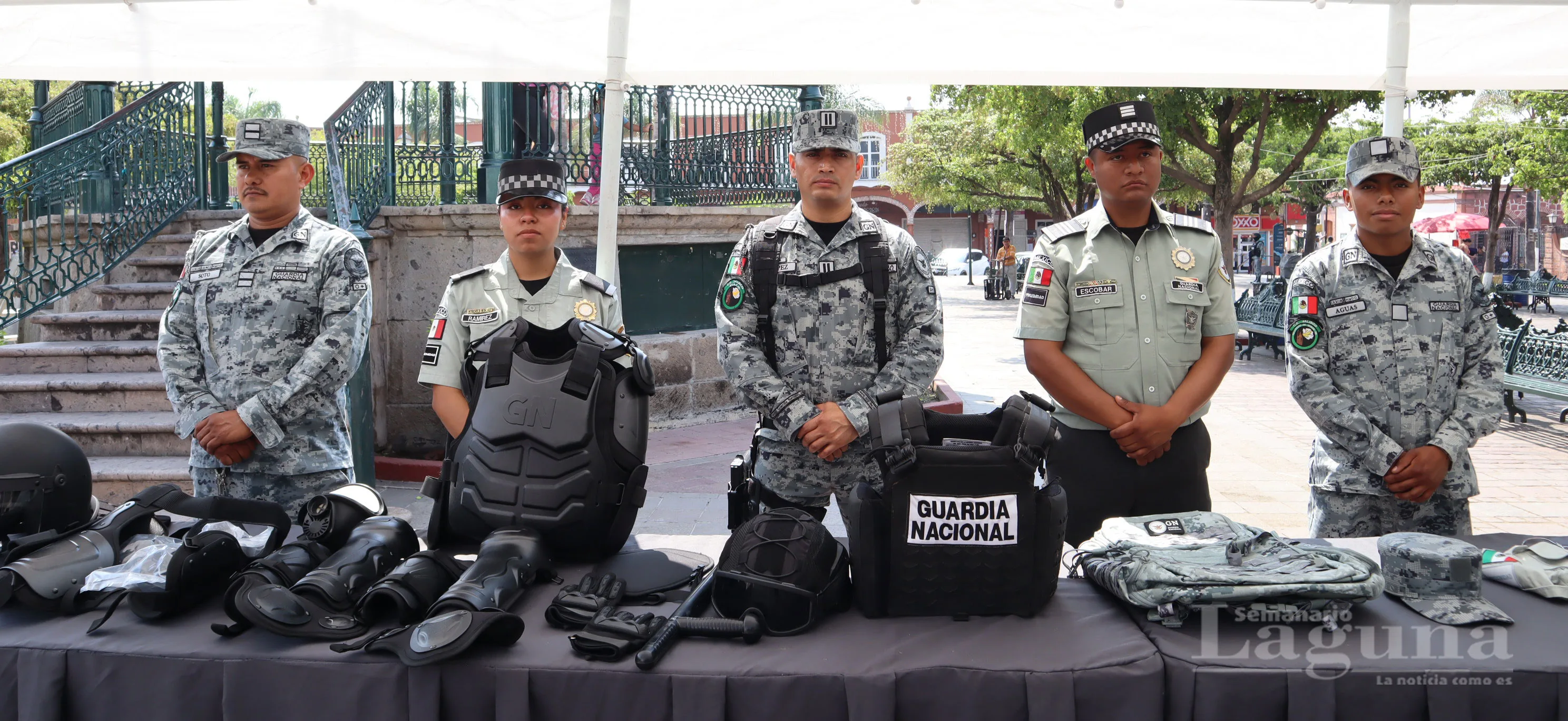 Elementos de la Guardia Nacional durante la exposición realizada el 13 de mayo en la plaza de Jocotepec. Foto: D. Arturo Ortega.