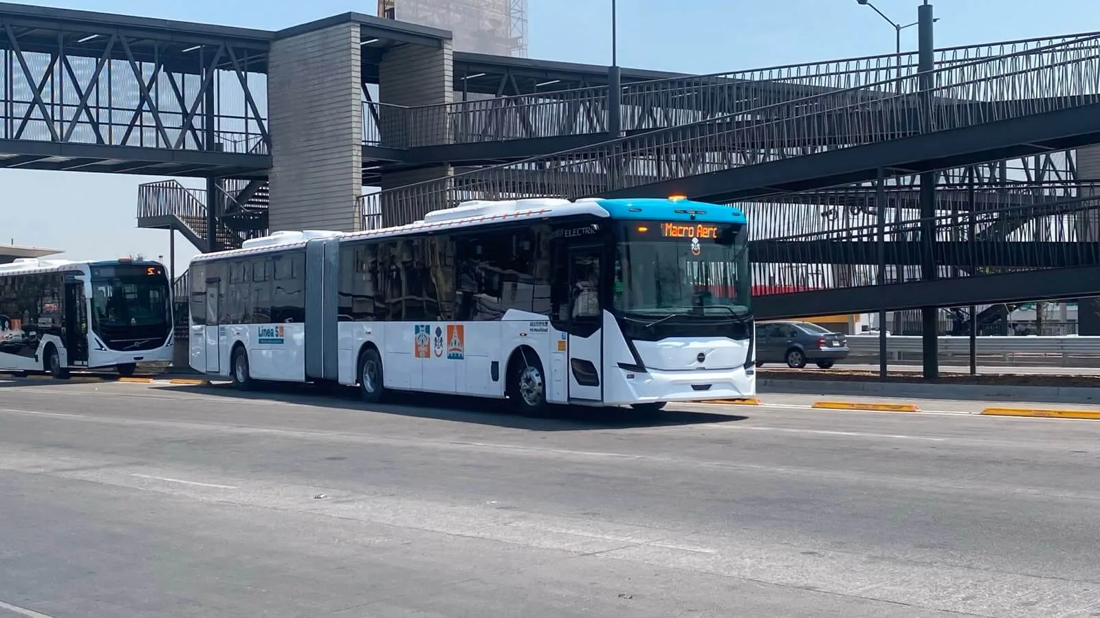 Unidades del macrobus en la fase de prueba de la línea 5. Foto: Cortesía.