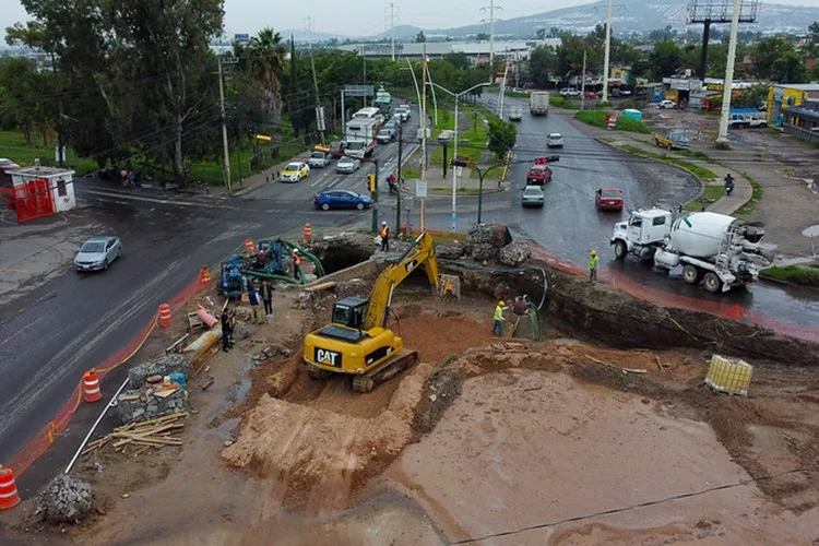 Inicio de trabajos sobre la avenida Adolf Horn, en Tlajomulco de Zuñiga, obra ejecutada por el GAP. Foto: NTR