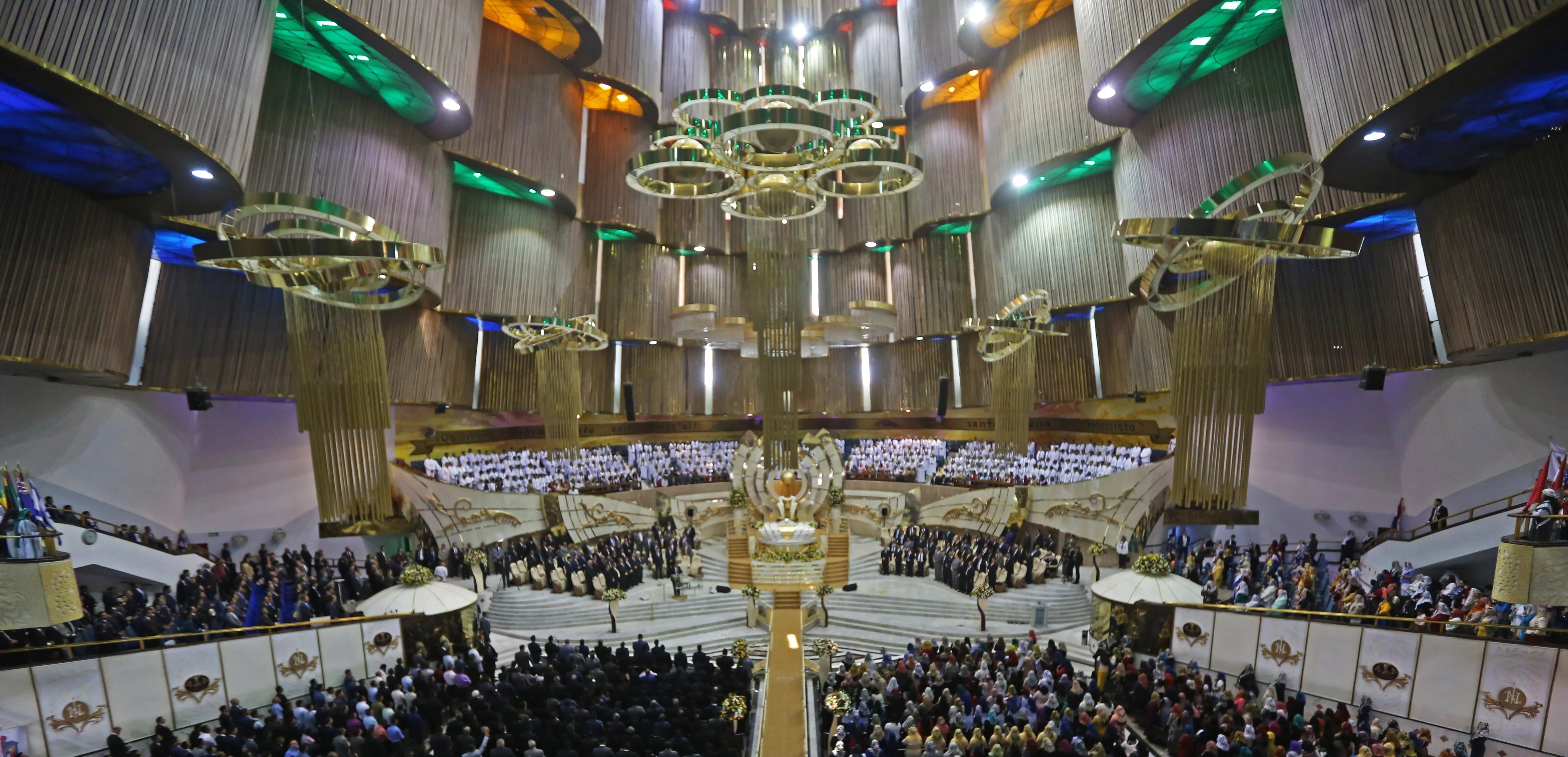 Aspecto interior del templo sede internacional de La Luz del Mundo en la colonia Hermosa Provincia de Guadalajara, organización vinculada con la agrupación ciudadana que busca su registro como partido político en la entidad. Foto: Cortesía.