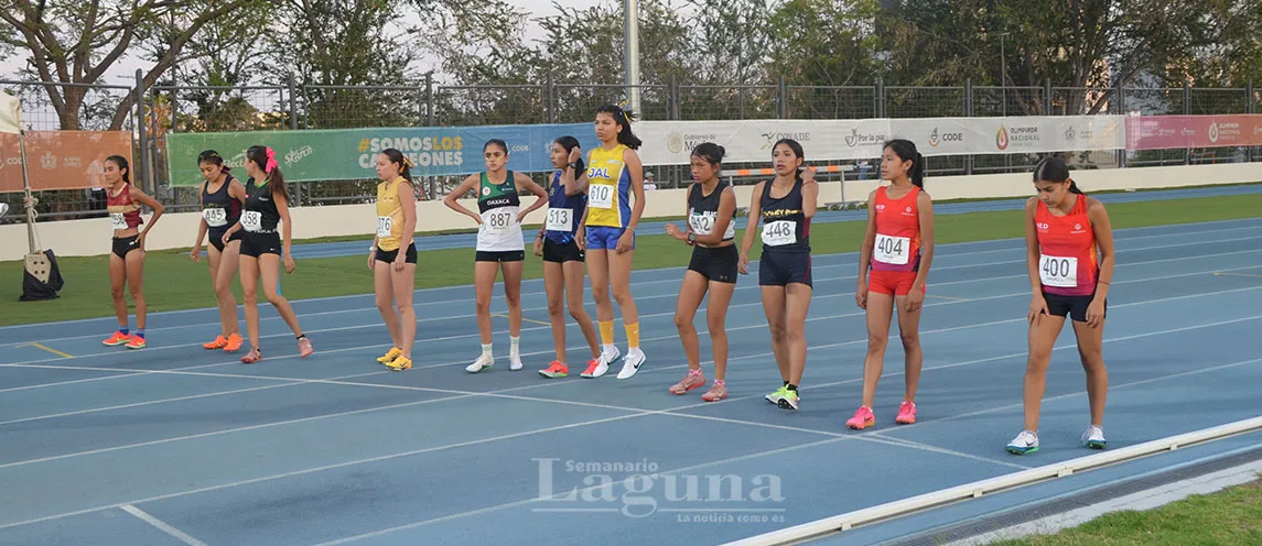Mayte González, con el número 610, durante su salida en la prueba de 5,000 metros planos en la Olimpiada Nacional 2026. Foto: Gabriel Mendoza.