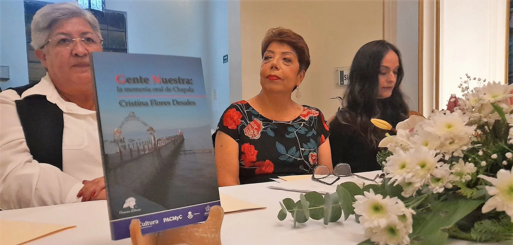La activista cultural Cristina Flores Desales ( al centro) en el Ayuntamiento de Chapala durante la presentación del libro “Gente Nuestra: La Memoria Oral de Chapala”. Foto de Gilberto Padilla (20 de diciembre), de carácter ilustrativo.