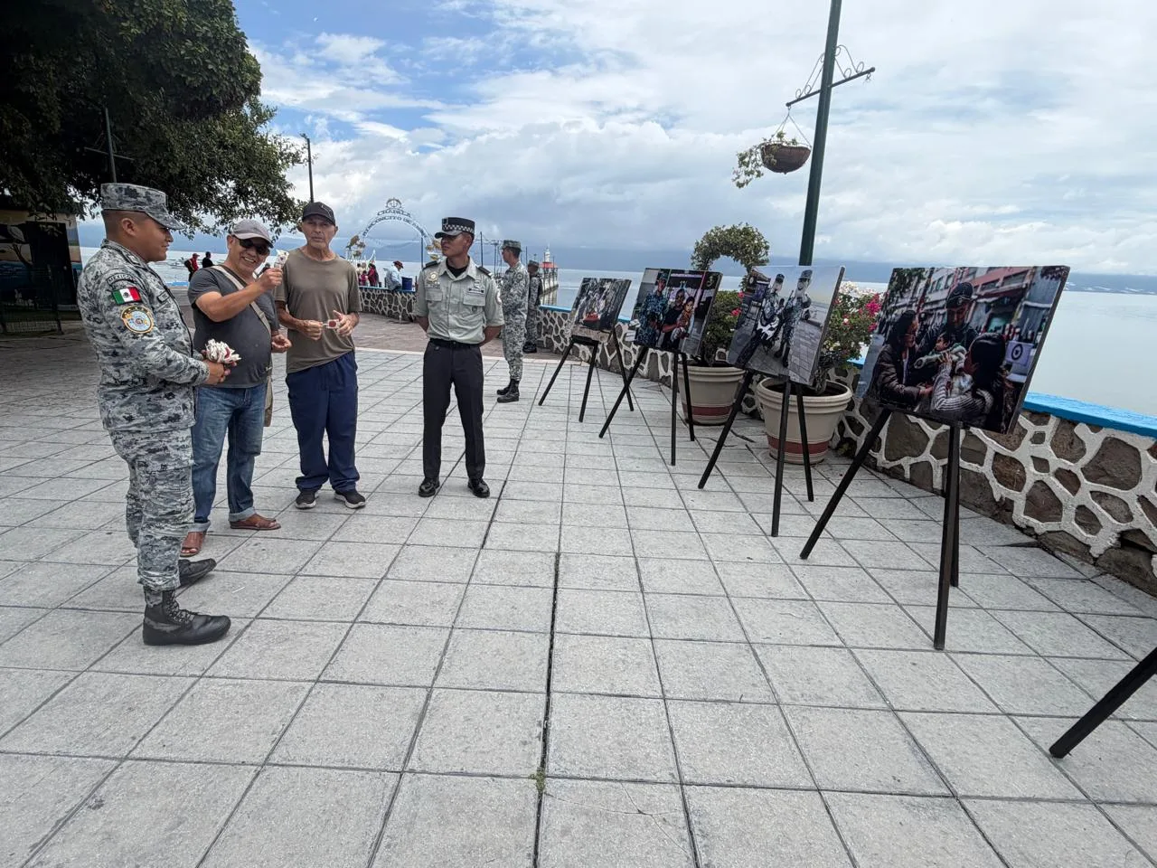La exposición fotográfica se realizó en el malecón de Chapala. Foto: Guardia Nacional.