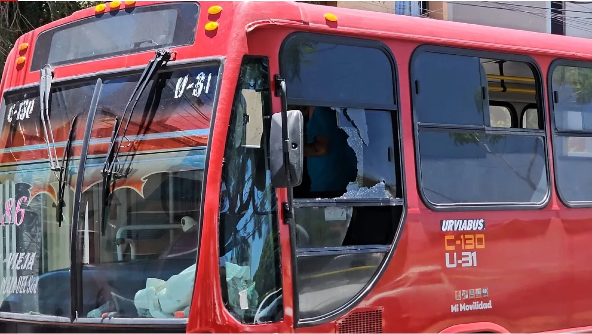 Unidad de transporte público en la que una persona murió luego de que alguien disparara desde afuera. Foto: Juan Carlos Munguía.