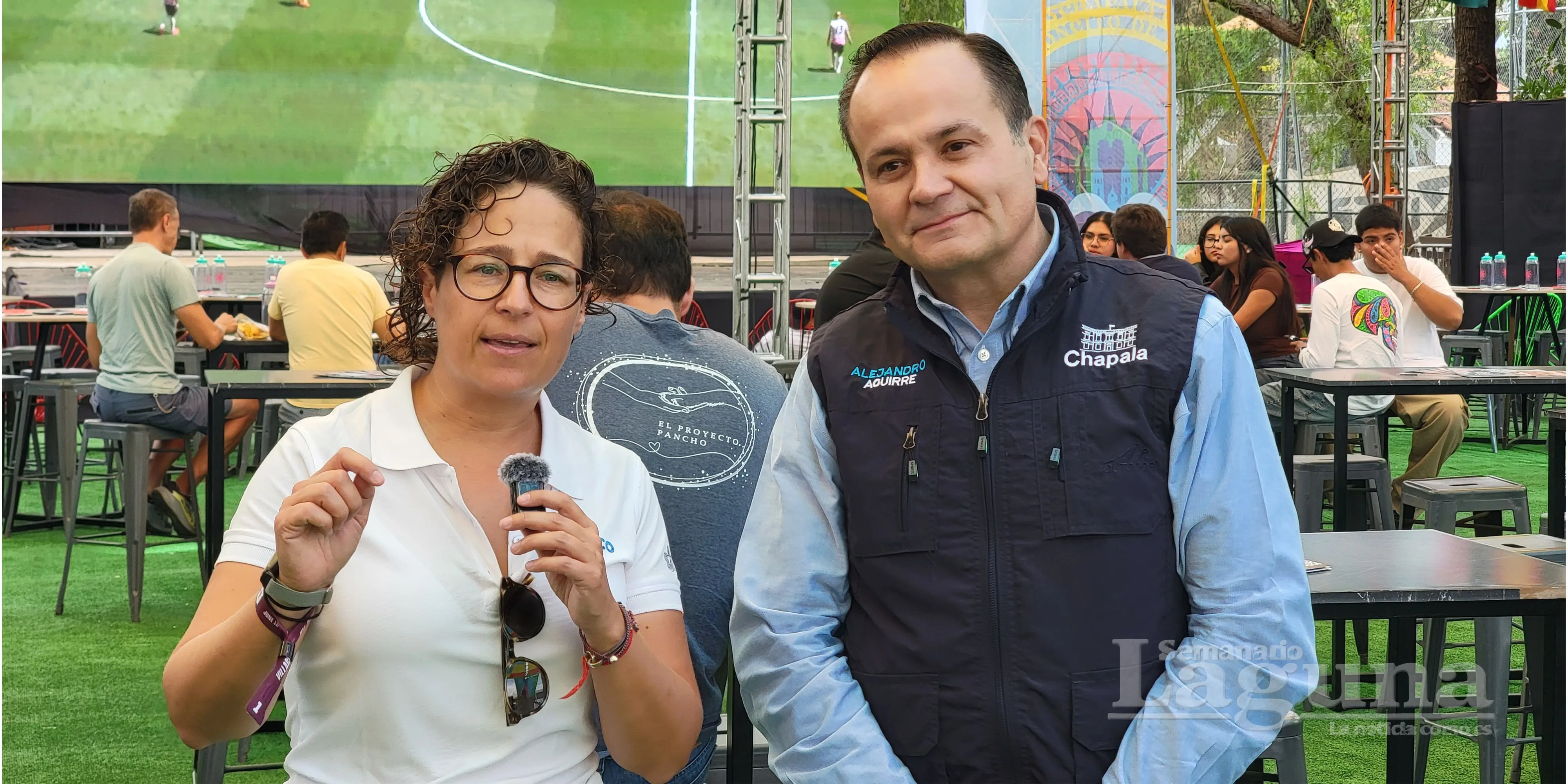 La Secretaria de Turismo, Michelle Fridman, y el alcalde de Chapala, Alejandro Aguirre, en la Fan Zone de Chapala. Foto: D. Arturo Ortega.