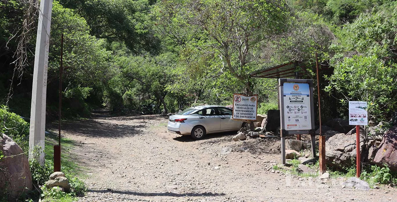 Acceso al sendero natural de El Tepalo, en Ajijic. Foto: Sofía Medeles.