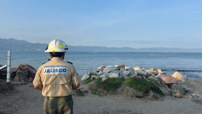 Al sitio acudieron elementos de la Unidad Estatal de Protección Civil y Bomberos de Jalisco. Foto: Cortesía.