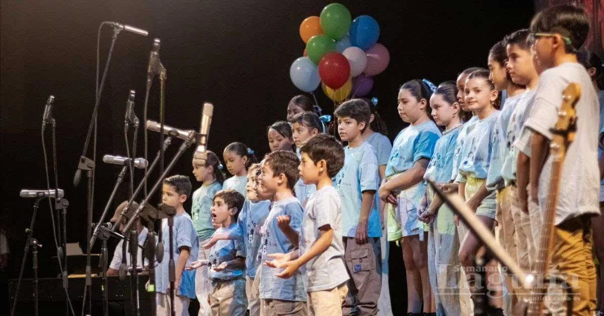 Niños del coro del CREM durante una presentación. Foto: Archivo.