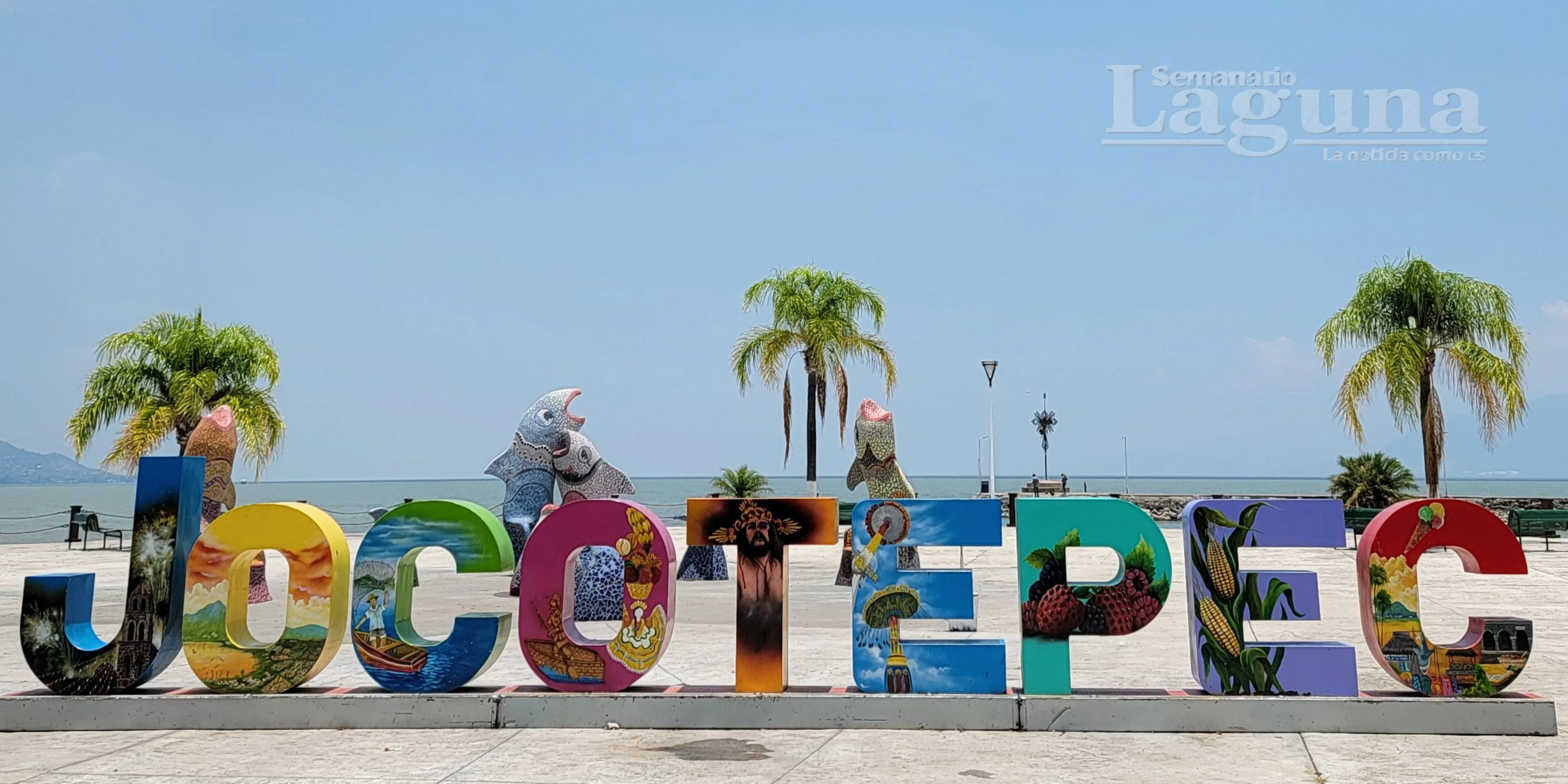 Vista de las letras monumentales en el malecón de Jocotepec. Foto: D. Arturo Ortega.