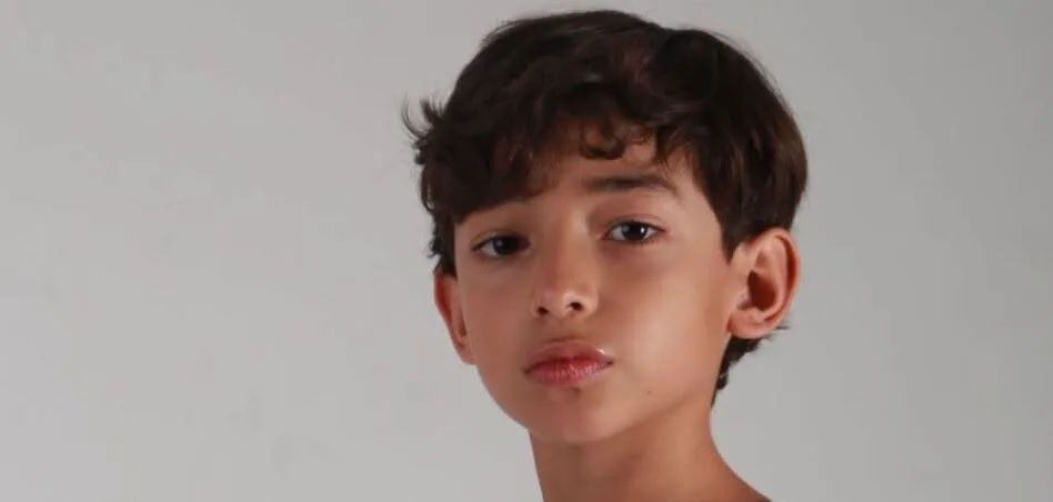 Aldo Navarro, quien interpreta a Miguel en la serie, complementa su formación actoral con clases de canto e inglés. Foto: Cortesía.