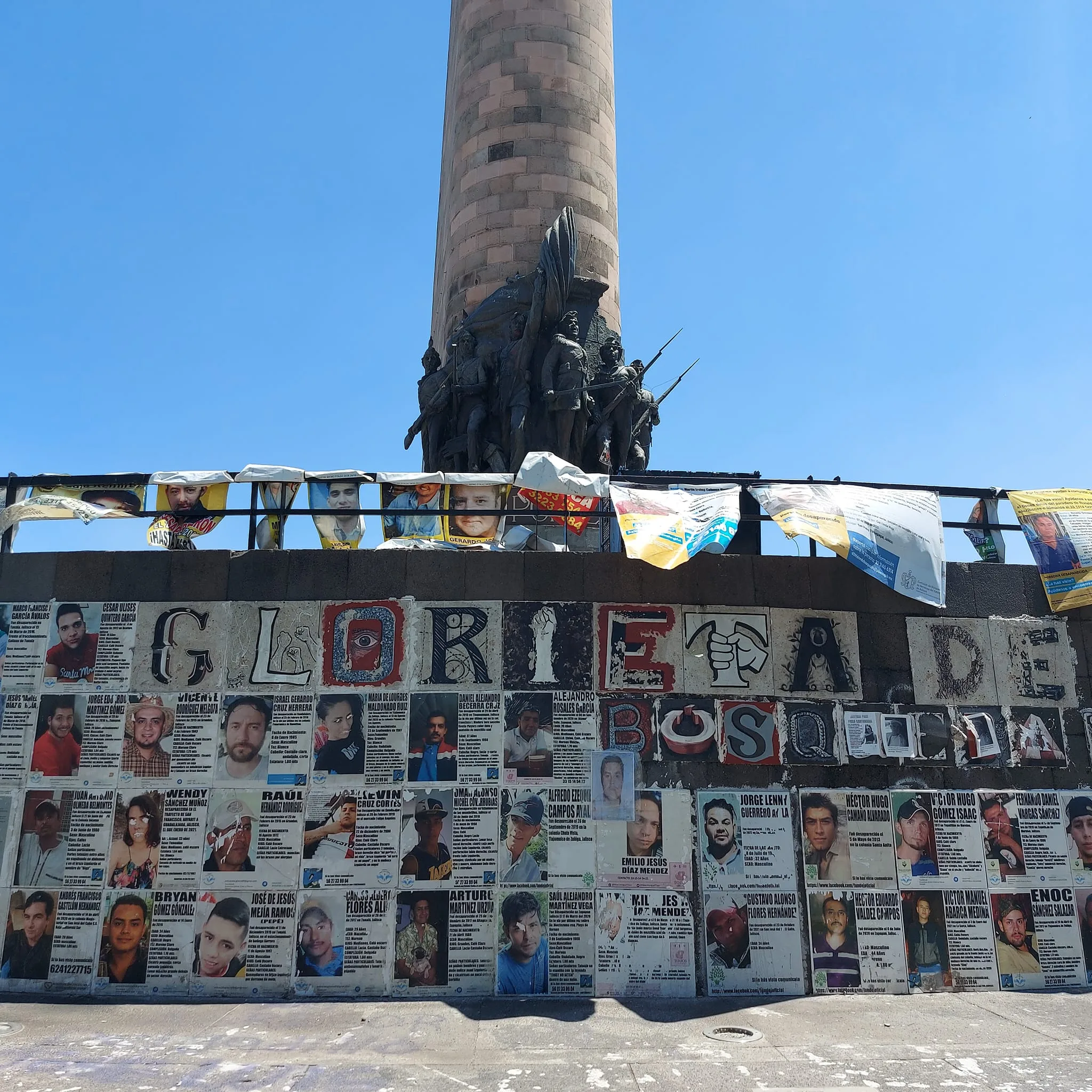 Glorieta de las y los desaparecidos en Guadalajara, donde se exhiben fichas de búsqueda de personas. Foto: Renée de la Torre.
