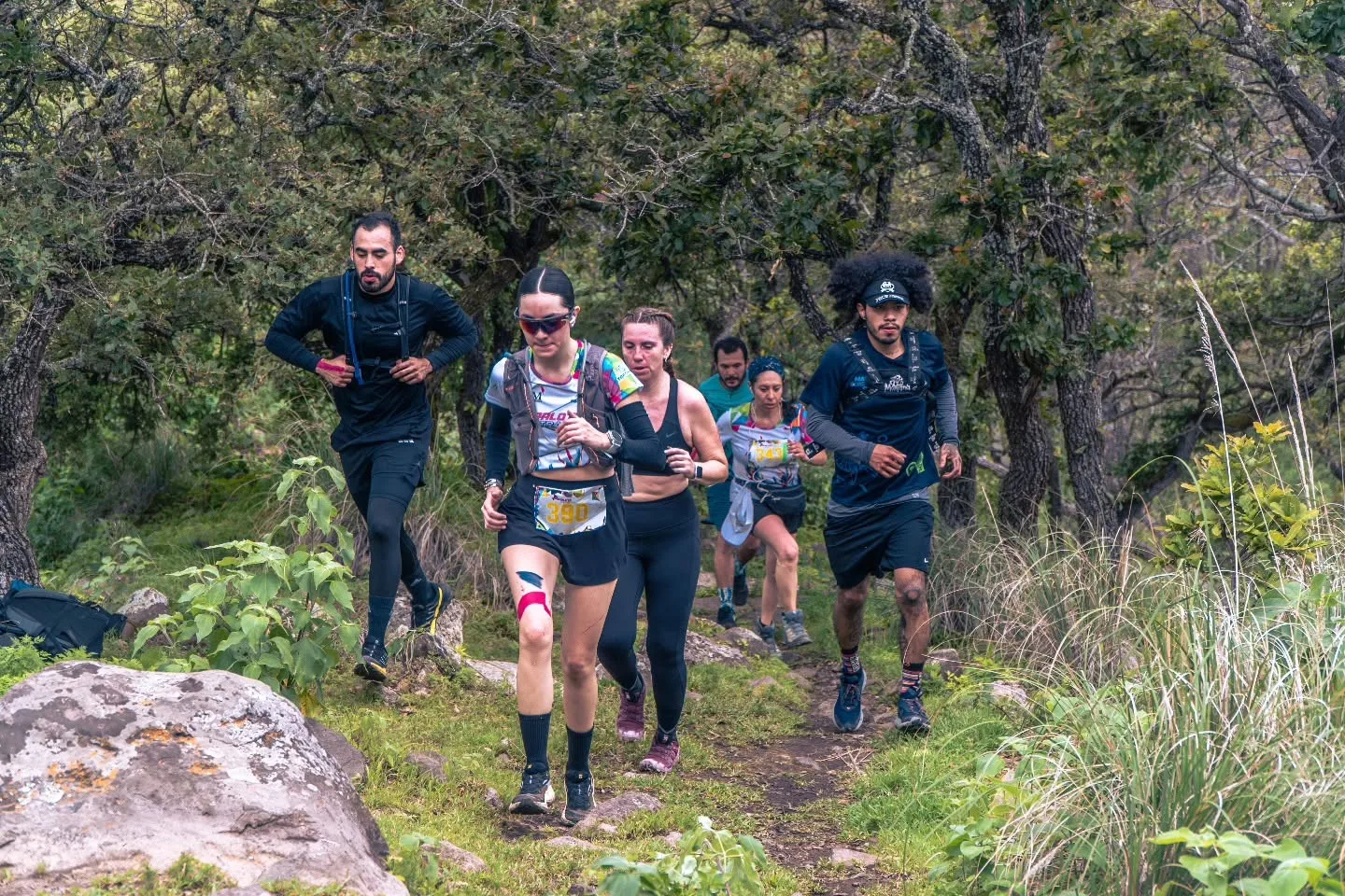 Corredores durante la edición 2025 de la competencia Papalote Trail en los cerros de Ajijic. Foto: Cortesía.